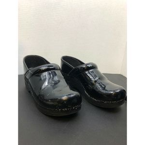 Dansko Women's Clogs sz 38 Paten Leather